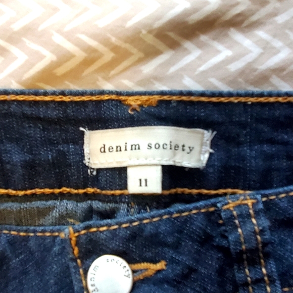 Denim Society Western Embroidered Shorts sz 11 EUC - Picture 4 of 9